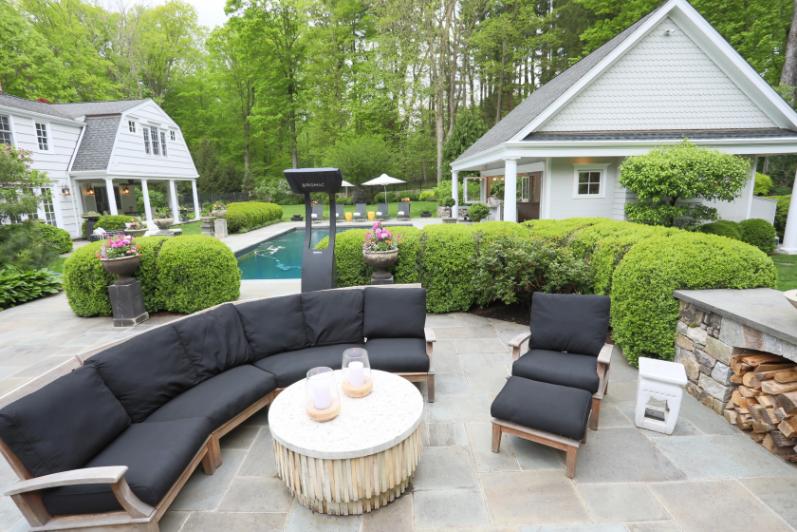 Fire Pits & Fireplaces